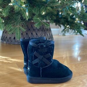 Kookaburra By Ugg Girl Toddler size 6 boots